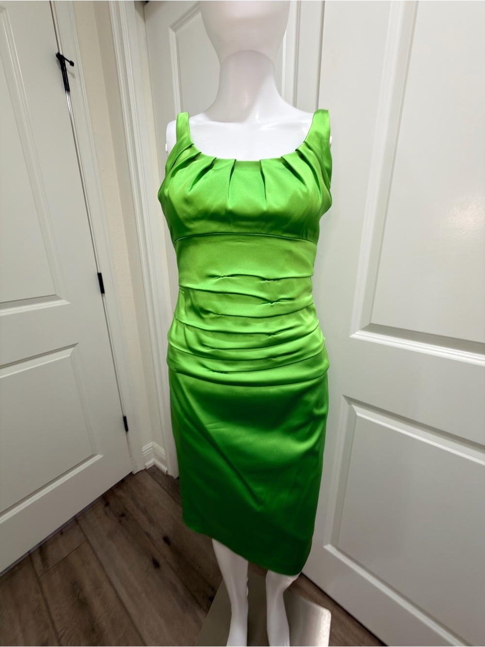 Elegant Green Satin Sheath Dress